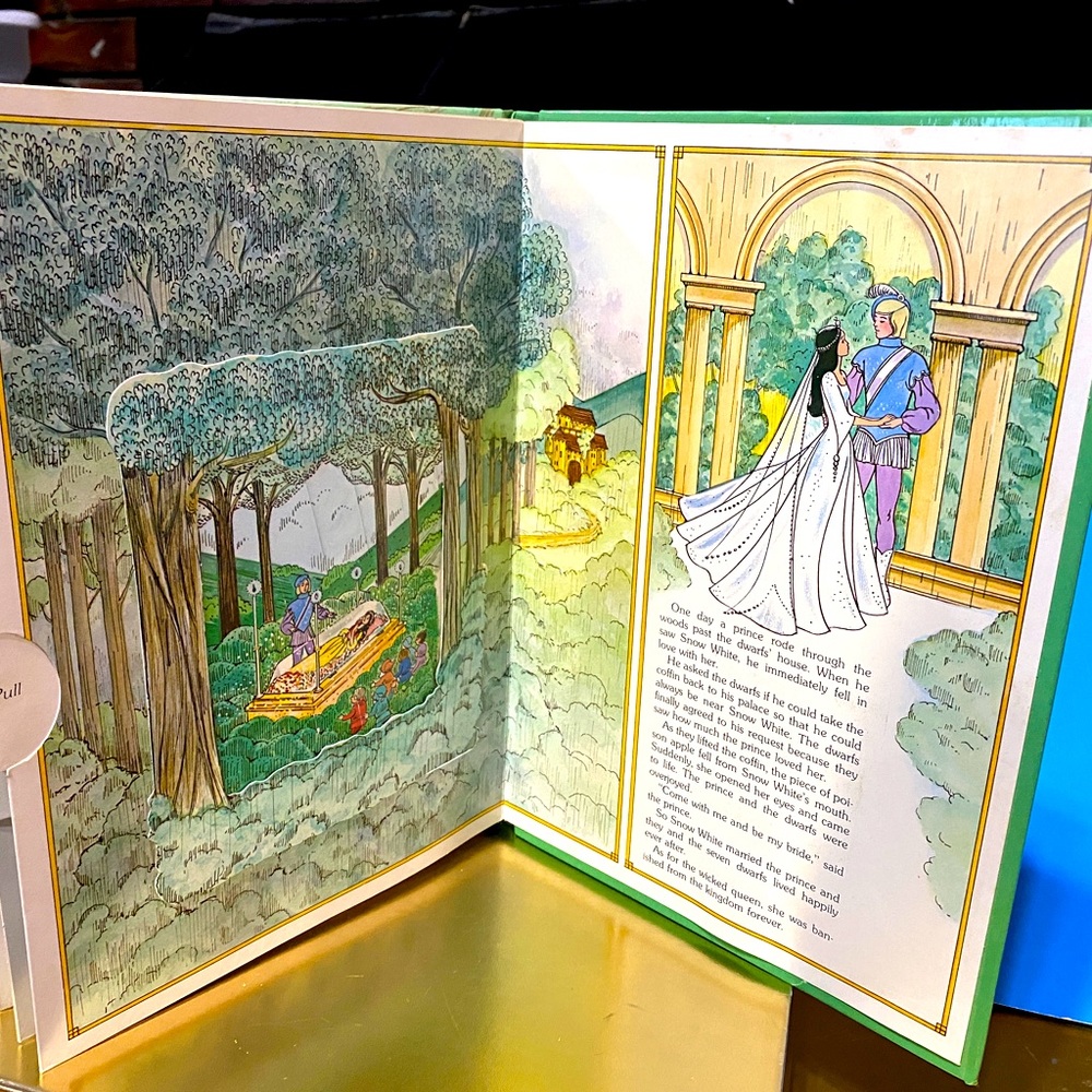 SNOW WHITE AND THE SEVEN DWARFS  HARDCOVER COLORFUL POP UP BOOK VTG 90’s - Picture 9 of 16